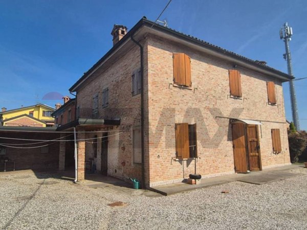 casa indipendente in vendita a Ferrara in zona Montalbano