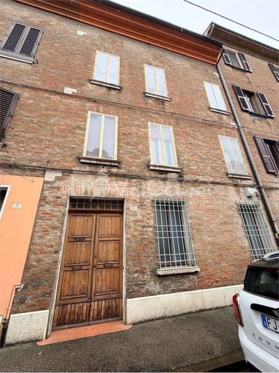 intera palazzina in vendita a Ferrara in zona Centro Storico