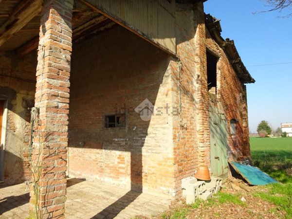 casa indipendente in vendita a Ferrara in zona Marrara
