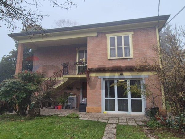 casa indipendente in vendita a Ferrara in zona Centro Storico