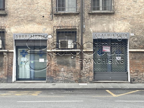 negozio in vendita a Ferrara in zona Centro Storico