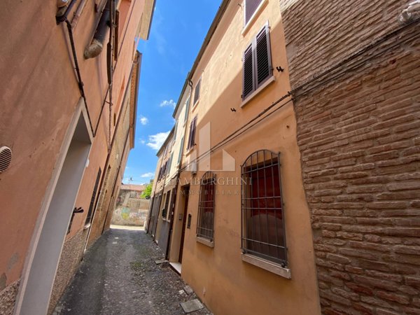 casa indipendente in vendita a Ferrara in zona Centro Storico