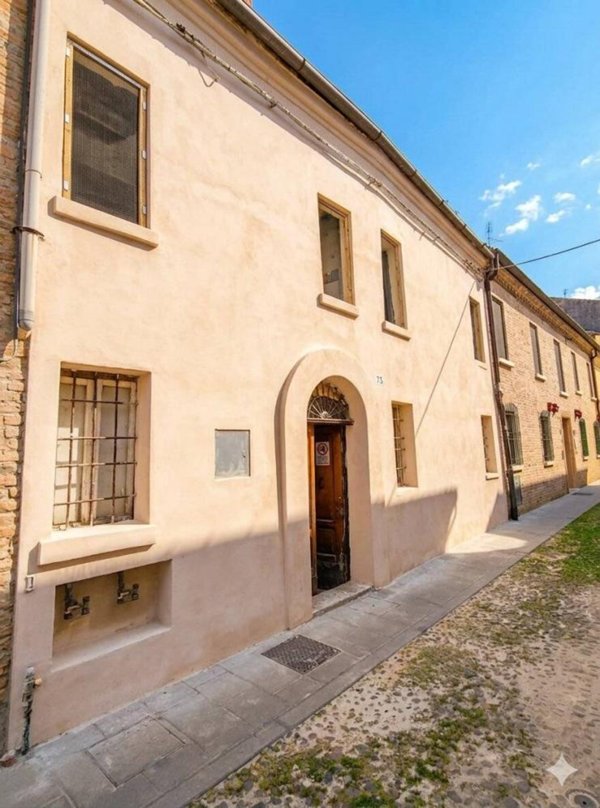 casa indipendente in vendita a Ferrara in zona Centro Storico