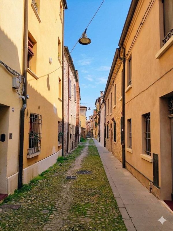 casa indipendente in vendita a Ferrara in zona Centro Storico