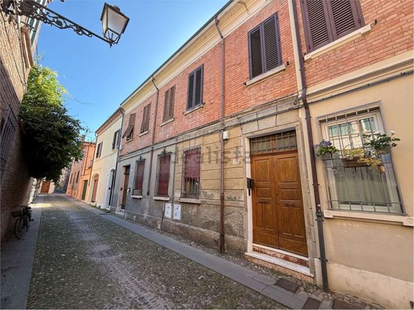 casa indipendente in vendita a Ferrara