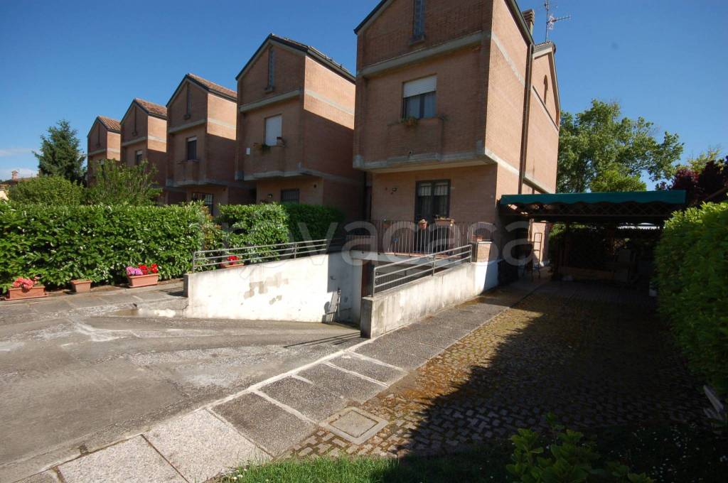 casa indipendente in vendita a Ferrara in zona Pontegradella
