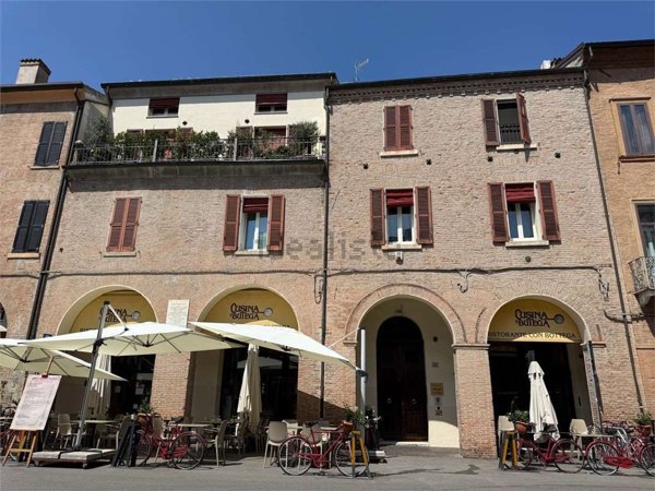 appartamento in vendita a Ferrara in zona Centro Storico