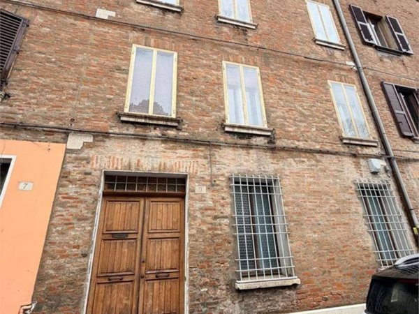 intera palazzina in vendita a Ferrara in zona Centro Storico