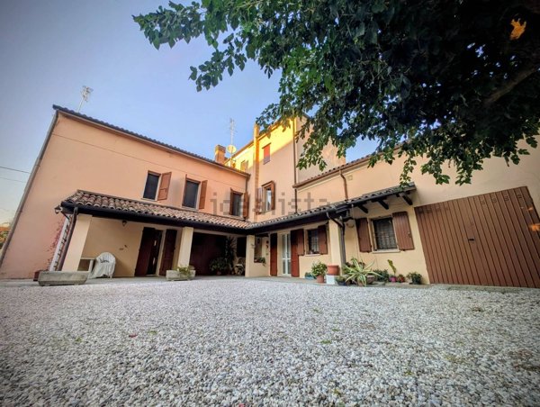 casa indipendente in vendita a Ferrara in zona Marrara