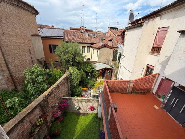 appartamento in vendita a Ferrara in zona Centro Storico