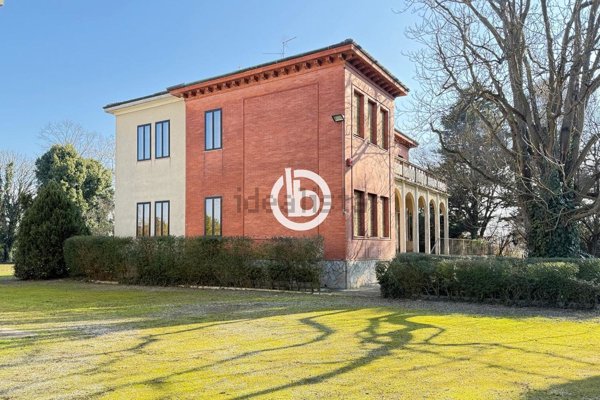 casa indipendente in vendita a Ferrara in zona Centro Storico