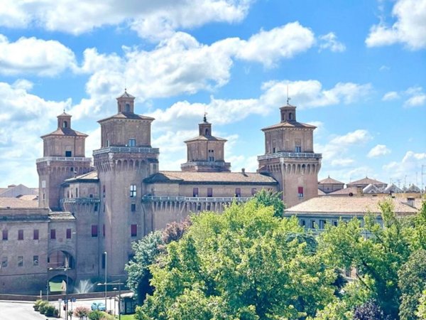 appartamento in vendita a Ferrara in zona Centro Storico