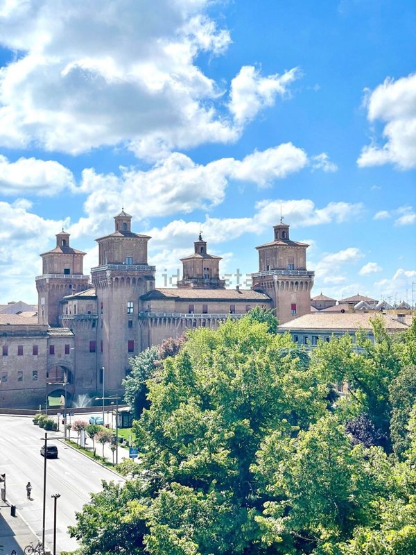 appartamento in vendita a Ferrara in zona Centro Storico