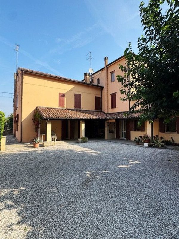 casa indipendente in vendita a Ferrara in zona Marrara