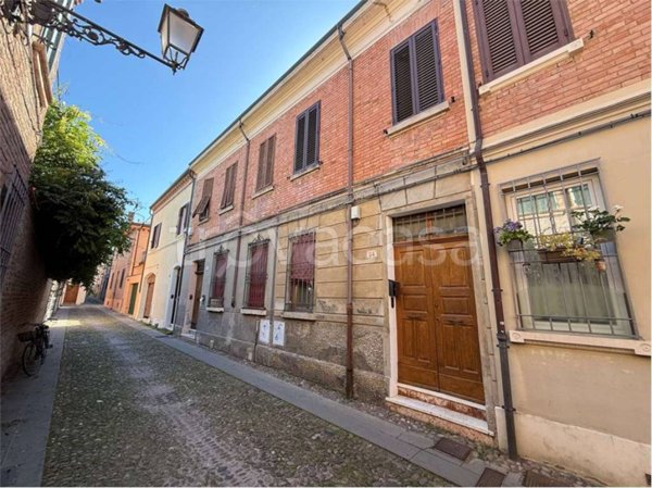 casa indipendente in vendita a Ferrara