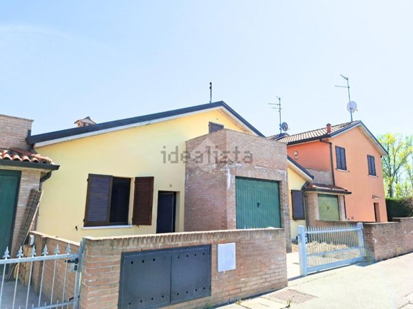 casa indipendente in vendita a Ferrara in zona Doro