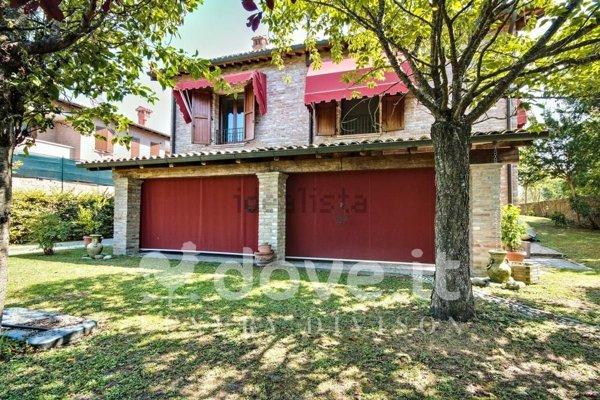 casa indipendente in vendita a Ferrara