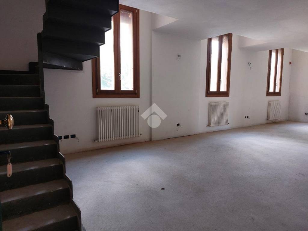 appartamento in vendita a Ferrara in zona Centro Storico