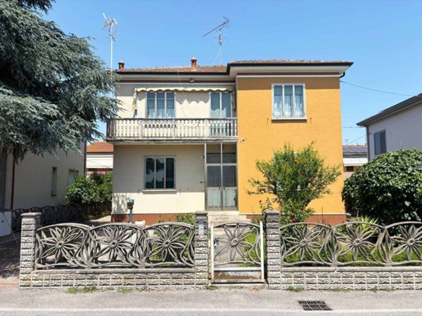 casa indipendente in vendita a Ferrara in zona San Martino