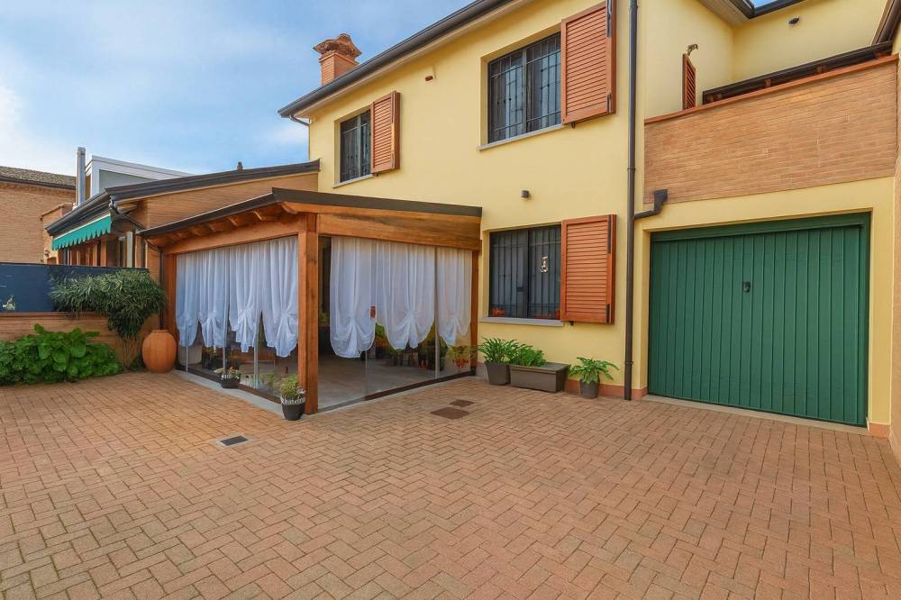 casa indipendente in vendita a Ferrara