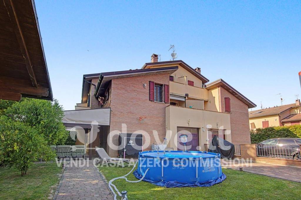 casa indipendente in vendita a Ferrara
