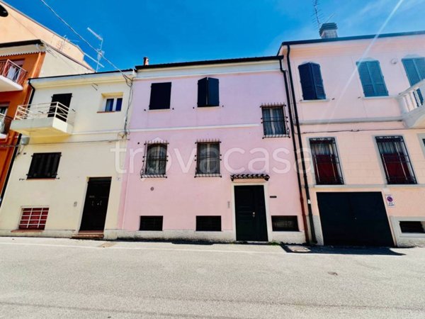 casa indipendente in vendita a Ferrara in zona Centro Storico