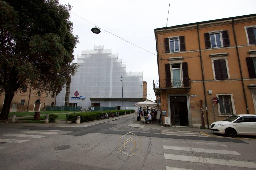 negozio in vendita a Ferrara in zona Centro Storico