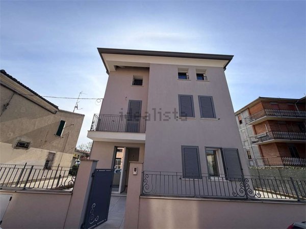 casa indipendente in vendita a Ferrara in zona Centro Storico