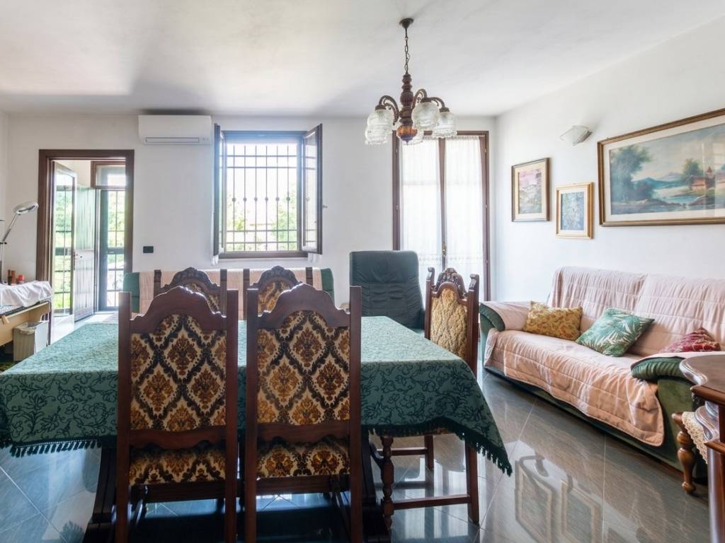 casa indipendente in vendita a Ferrara in zona Pontegradella