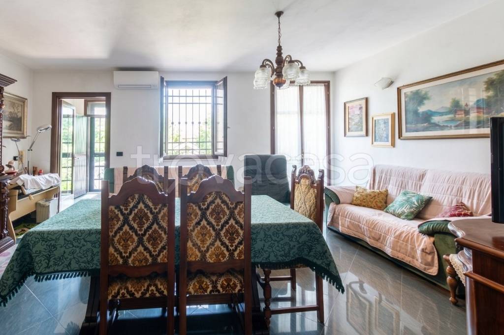 casa indipendente in vendita a Ferrara in zona Focomorto