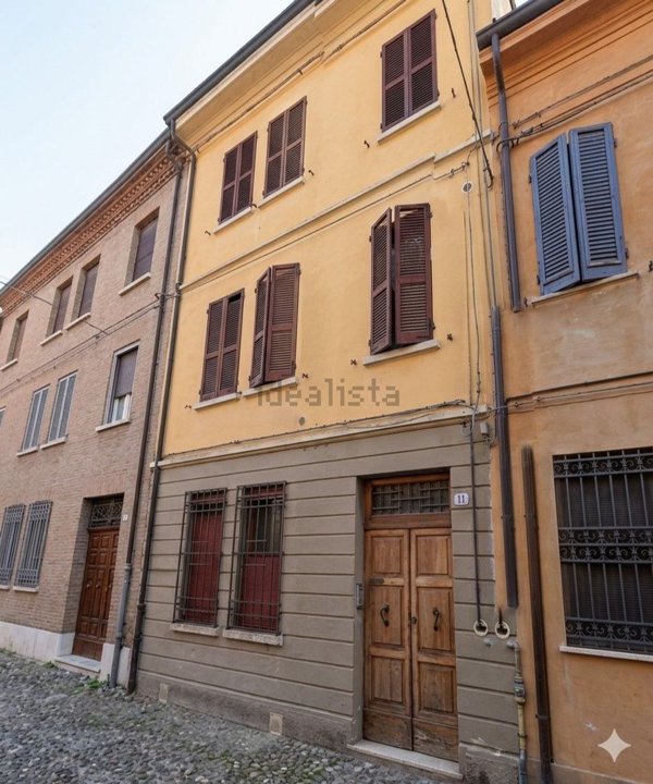 casa indipendente in vendita a Ferrara in zona Centro Storico