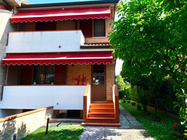 casa indipendente in vendita a Ferrara in zona Centro Storico