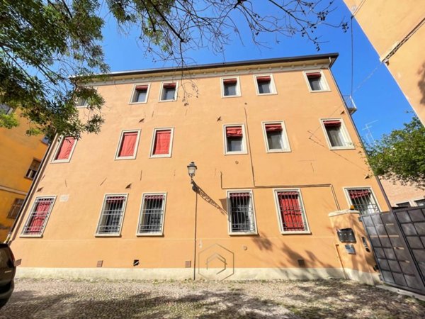 appartamento in vendita a Ferrara in zona Centro Storico