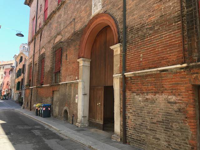 appartamento in vendita a Ferrara in zona Centro Storico