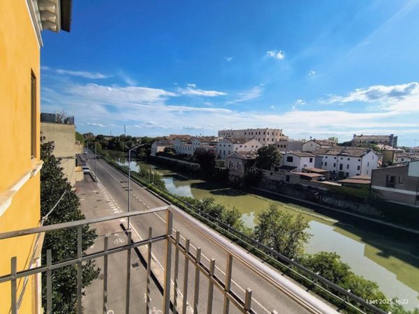 appartamento in vendita a Ferrara in zona Centro Storico