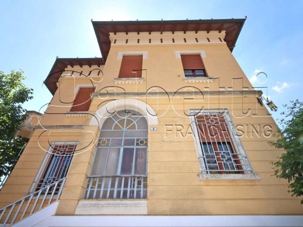 casa indipendente in vendita a Ferrara in zona Centro Storico