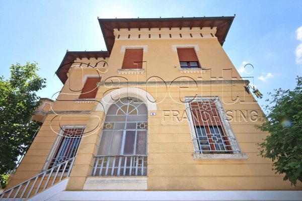 casa indipendente in vendita a Ferrara in zona Centro Storico