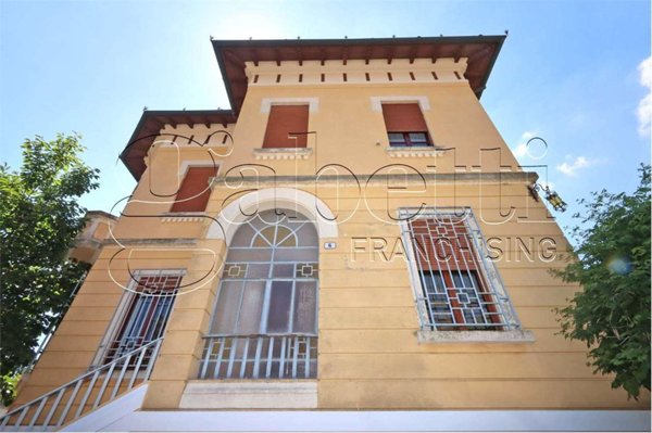 casa indipendente in vendita a Ferrara in zona Centro Storico