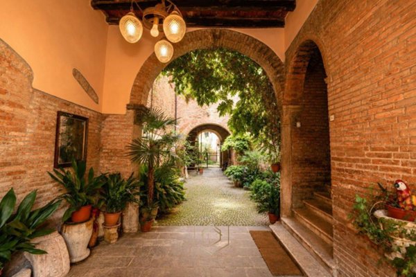 appartamento in vendita a Ferrara in zona Centro Storico