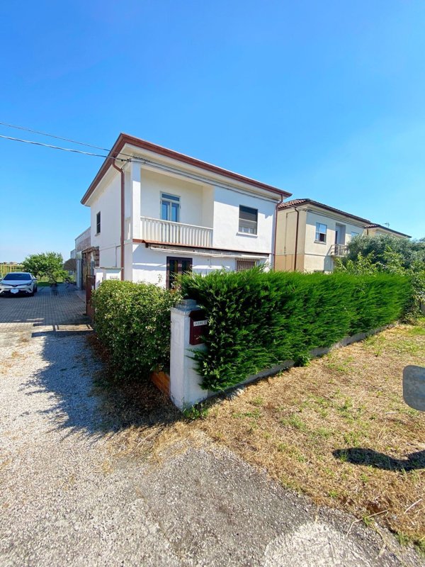 casa indipendente in vendita a Ferrara in zona Corlo