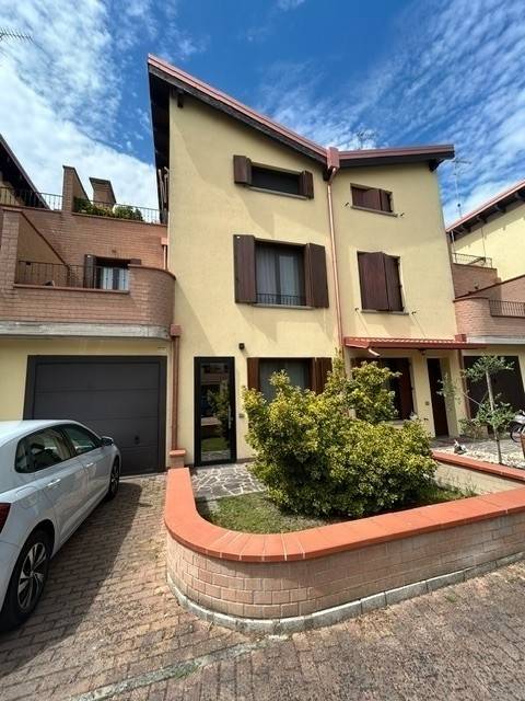 casa indipendente in vendita a Ferrara in zona San Martino