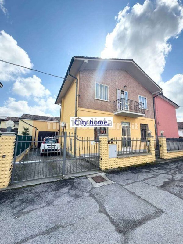 casa indipendente in vendita a Ferrara in zona Centro Storico