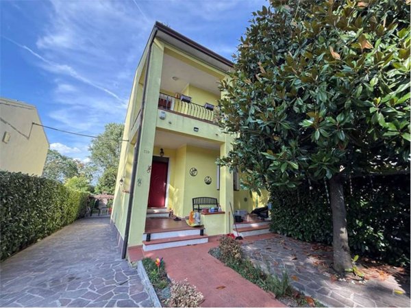 casa indipendente in vendita a Ferrara in zona Cona