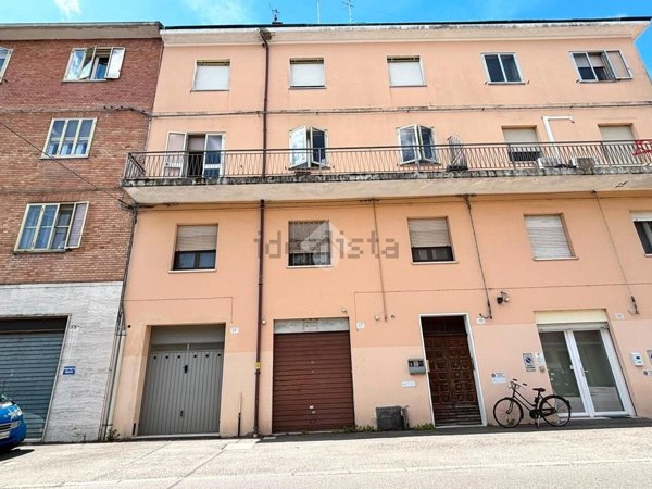 locale commerciale in vendita a Ferrara
