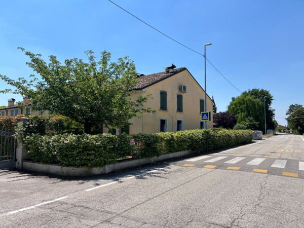 casa indipendente in vendita a Ferrara in zona Cona