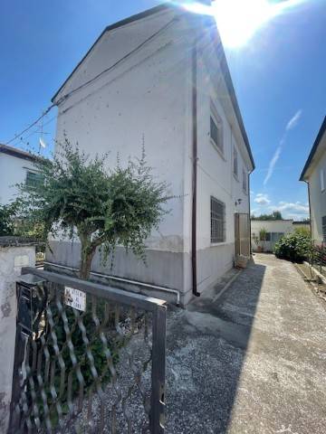 casa indipendente in vendita a Ferrara in zona Pontelagoscuro