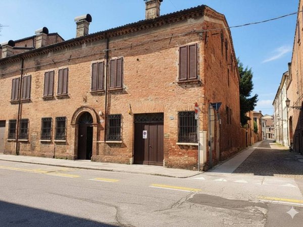 appartamento in vendita a Ferrara in zona Centro Storico