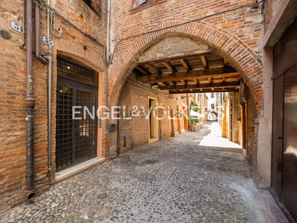 appartamento in vendita a Ferrara in zona Centro Storico