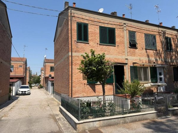 casa indipendente in vendita a Ferrara in zona Pontelagoscuro
