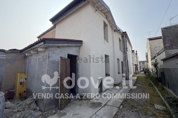 appartamento in vendita a Ferrara in zona Quartiere Giardino / Acquedotto